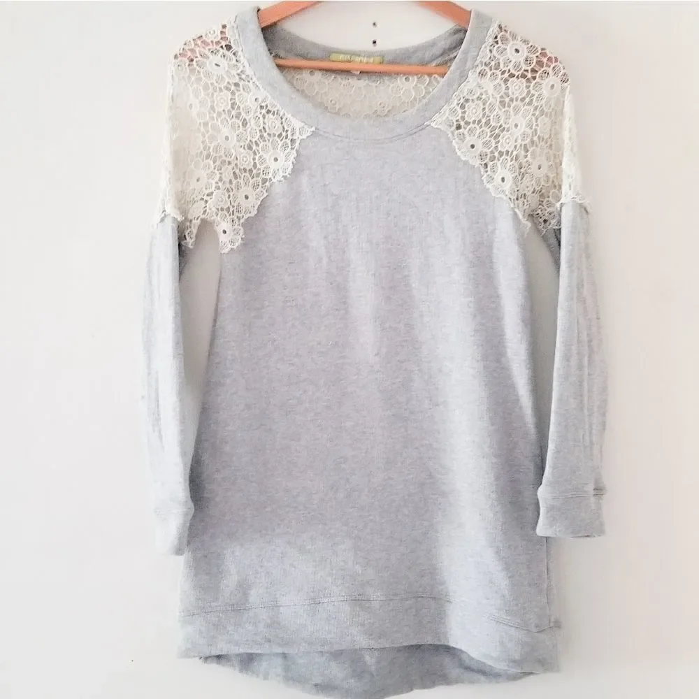 Gianni Bini sweatshirt with lace details